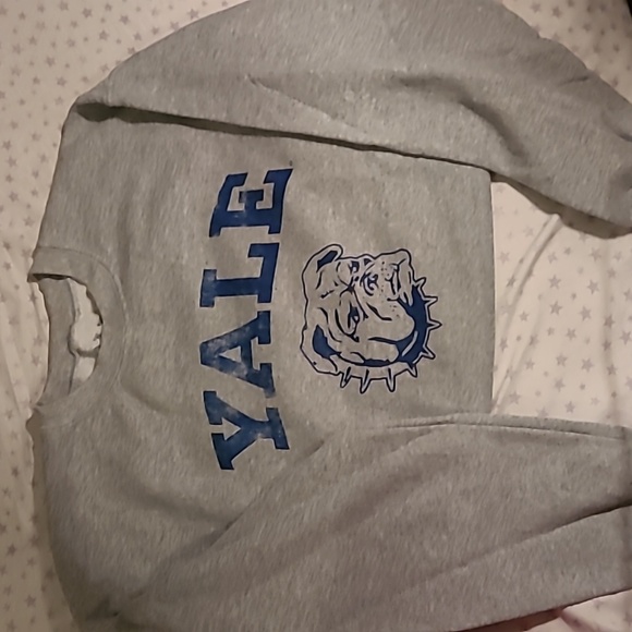 Yale Bulldogs sweatshirt - Picture 3 of 3